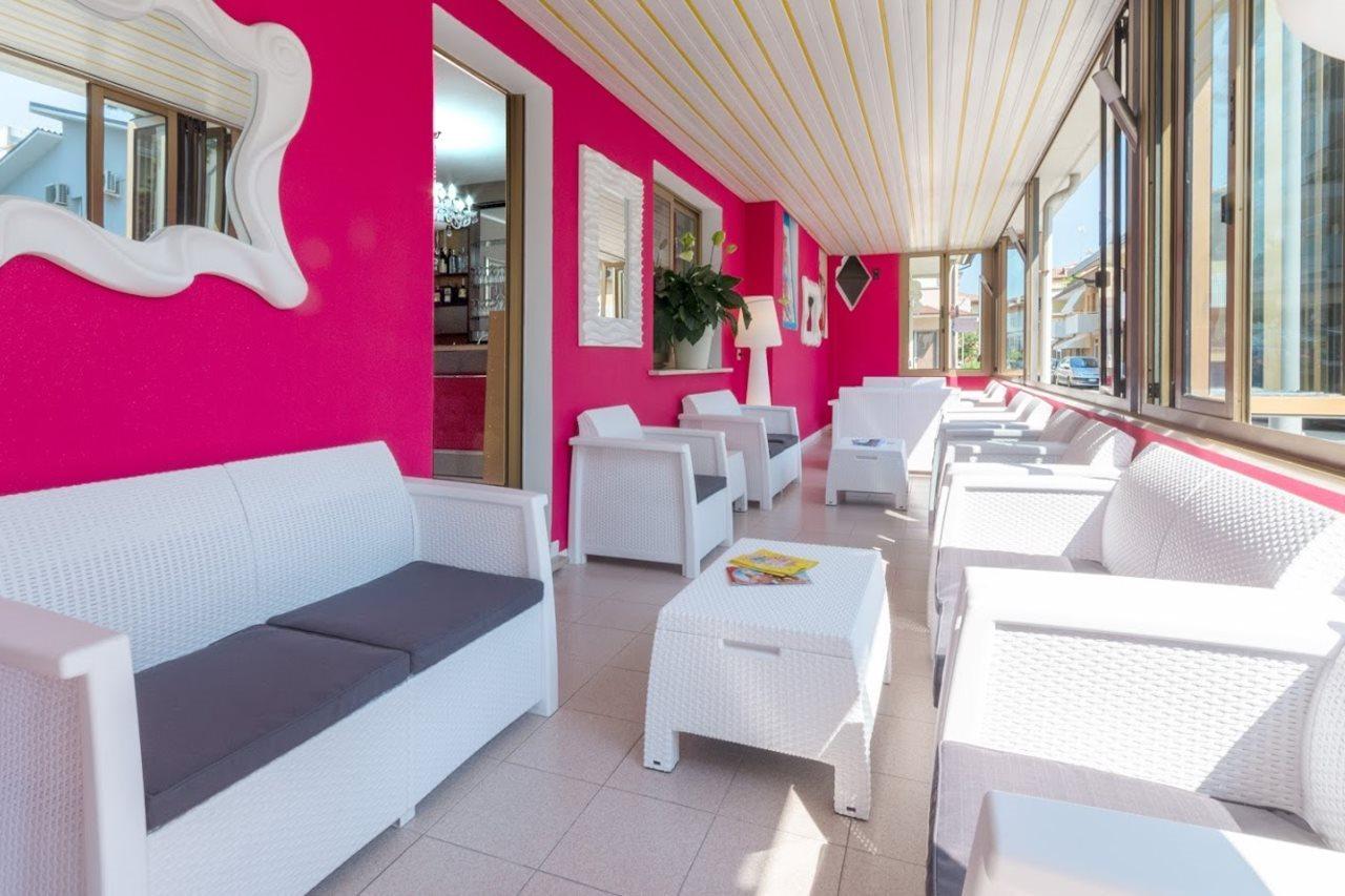 Hotel Romantik Линьяно-Саббьядоро Экстерьер фото